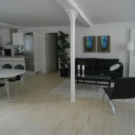 Appartement Bright 2-Bedroom Apartment In Historic City Center