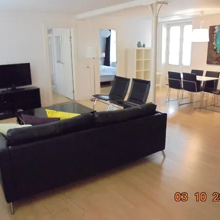 Bright 2-Bedroom Apartment In Historic City Center *